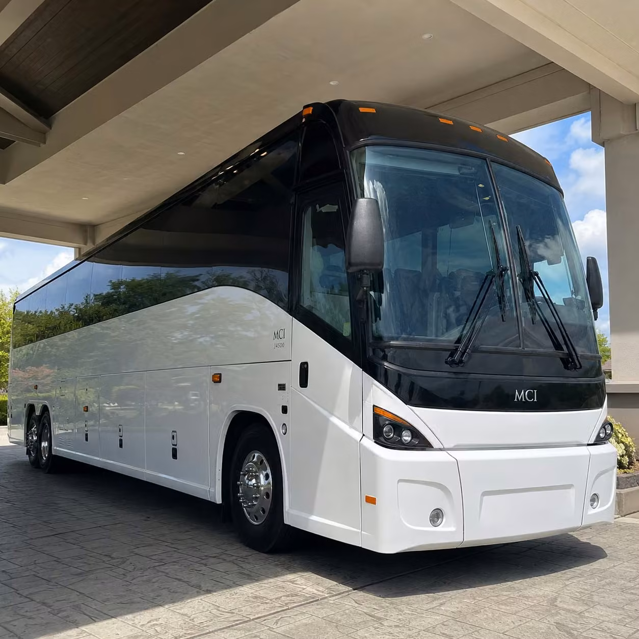 coachbusgresham com helps you move large groups through pdx without the chaos